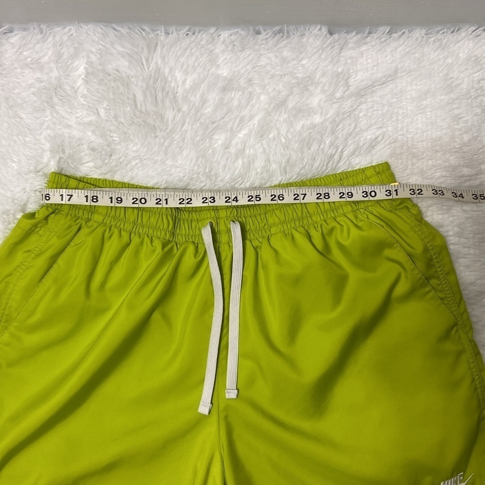 NIKE MEN GREEN WOVEN FLOW LINED SHORT PANTS.SIZE-LARGE. - Picture 3 of 14